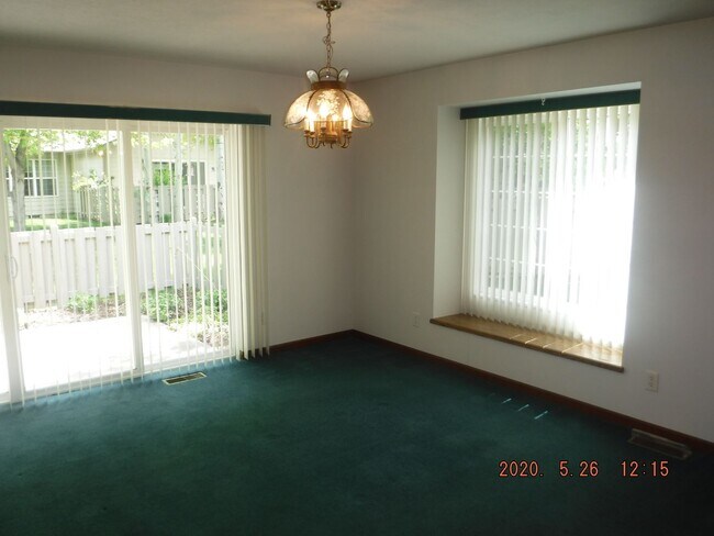 Building Photo - Spacious 3 Bedroom Home in Aspen Place Nei...