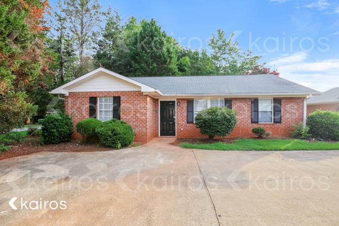 Primary Photo - 105 Deer Pkwy