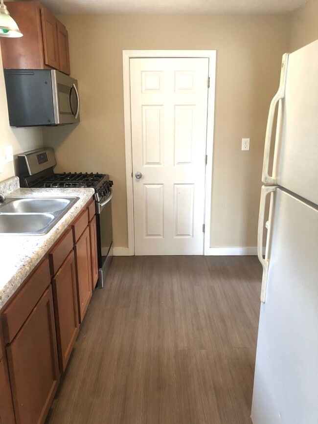 Building Photo - Cute 1 Bedroom House!!