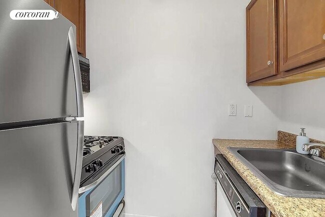 Foto del edificio - 393 W 49th St