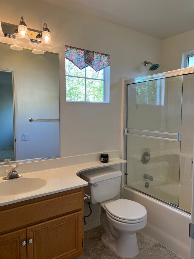 Bath 2 - 1235 Chaparral Cir