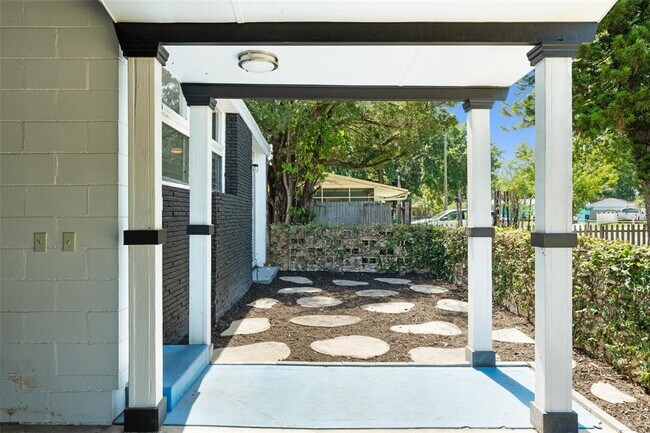 Foto del edificio - 7712 Hoosier Pl