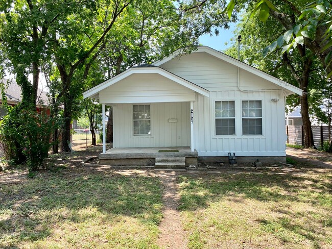 Building Photo - East Austin charmer!