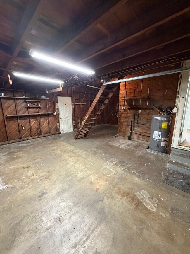 Foto del edificio - Charming 3 Bedroom with a Large Fenced Yard!