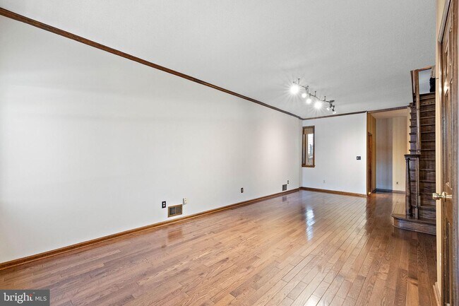 Building Photo - 1828 Lovering Ave