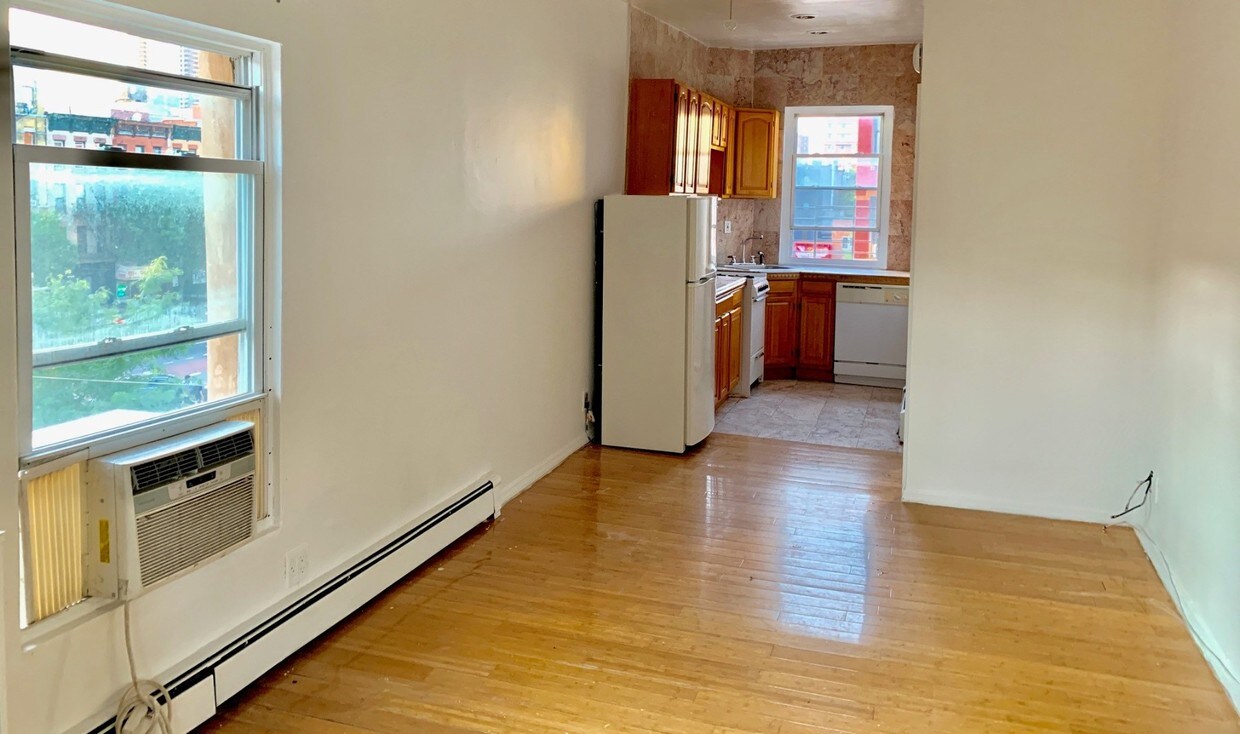 Primary Photo - 404 East 117th Street