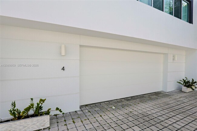 Building Photo - 7520 SW 59th Pl