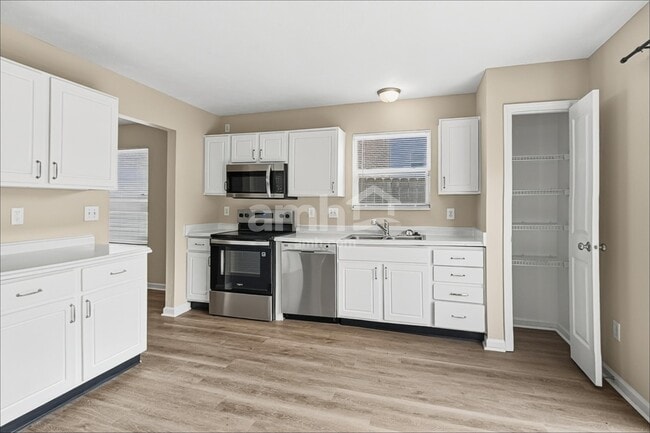 Foto del edificio - 7317 Wellwood Dr