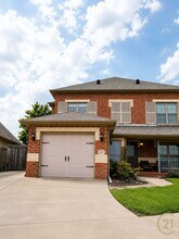 Building Photo - 1016 Villa Dr