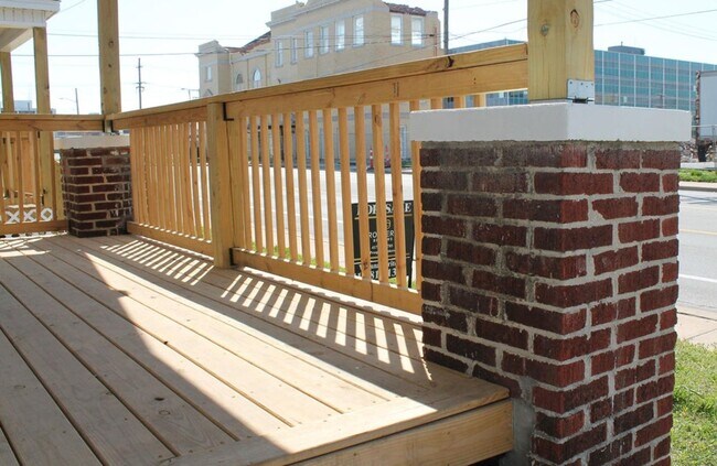 Building Photo - Stylish Remodel in Prime Location!