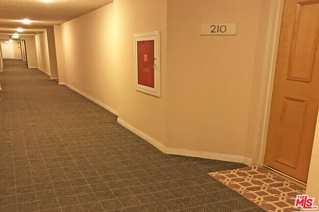 Foto del edificio - 16866 Kingsbury St