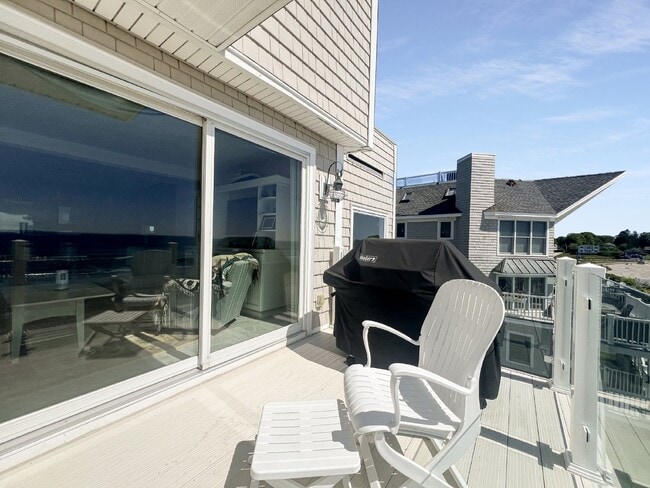Building Photo - Beach-front condo Fall/Winter rental Septe...