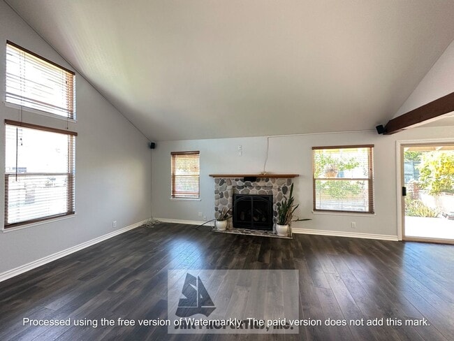 Building Photo - Modern La Cuesta Corner Townhome Near Down...