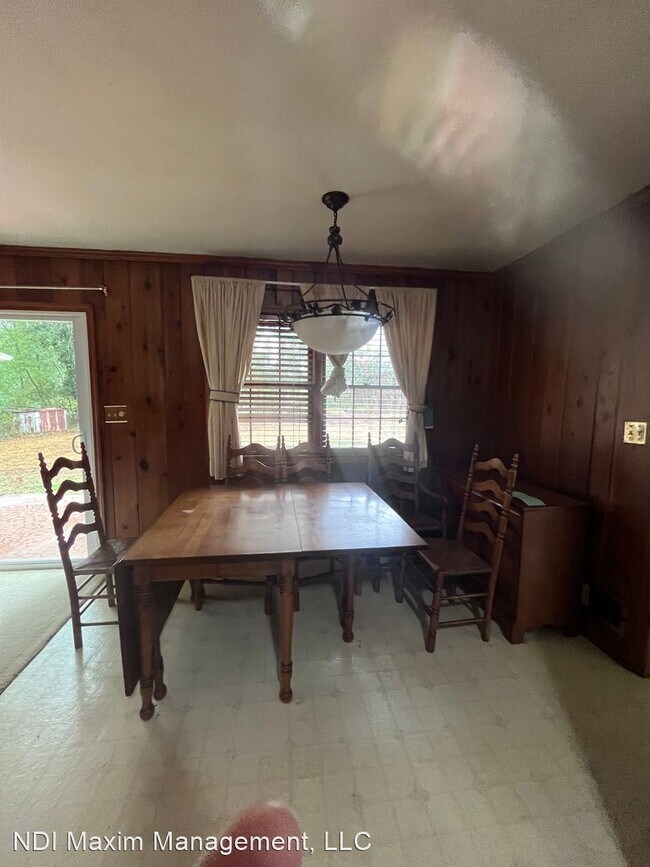 Building Photo - 3 br, 2 bath House - 1589 Lakeland Cir