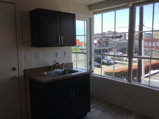 Foto del edificio - Charming Downtown Everett Studio