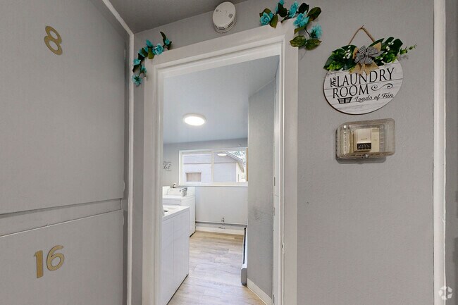 Cuarto de lavado - 10th Street Square Apartments