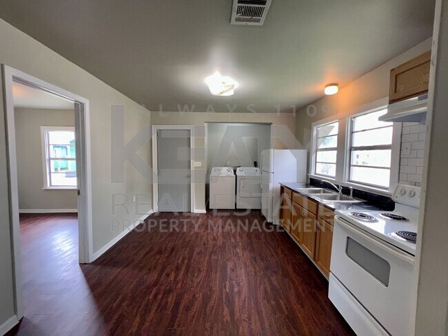 Foto del edificio - 2 Bedroom Home in Freetown!