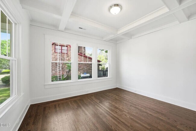 Foto del edificio - 611 W Pearsall St