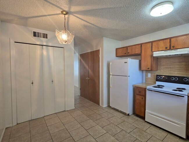 Foto del edificio - SECTION 8/HUD - WATER INCLUDED - AVAILABLE...