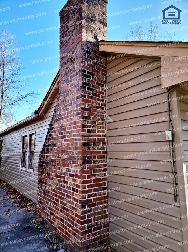 Building Photo - 1933 Fenwood Dr