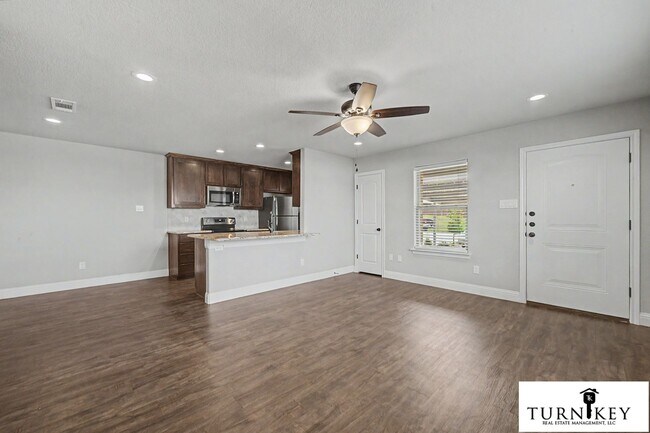 Building Photo - 141-143 Crossbow Ct.