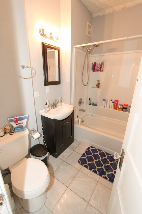 Primary Photo - 825-27-827 Westcott St