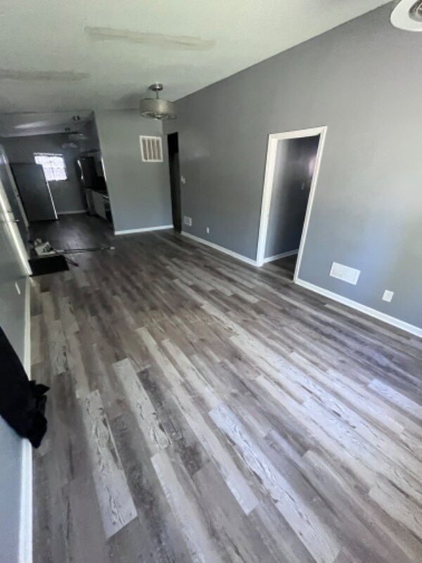 Building Photo - 1407 E 50th Pl