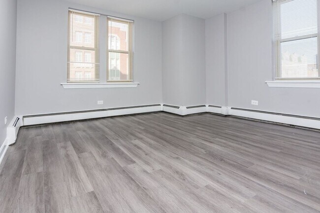 Foto del edificio - 7147 S Jeffery Blvd