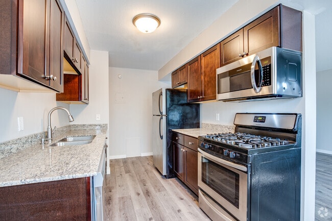 Building Photo - Riverwood 6425