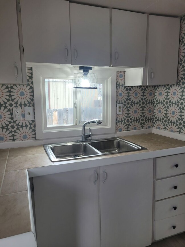 Building Photo - one bedroom with office