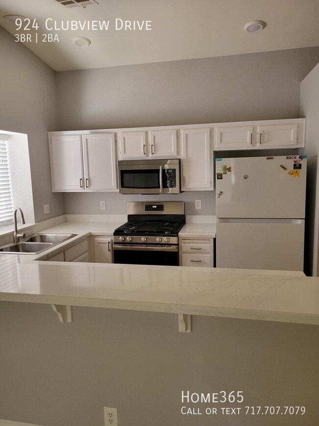 Building Photo - No HOA! The beautiful single-story home lo...