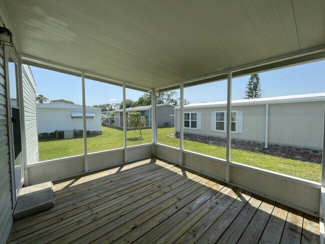 Foto del edificio - 757 Harbor Cir