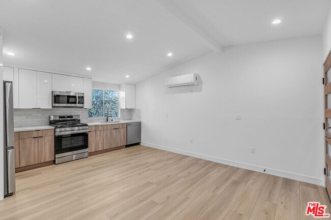 Foto del edificio - 5413 Troost Ave