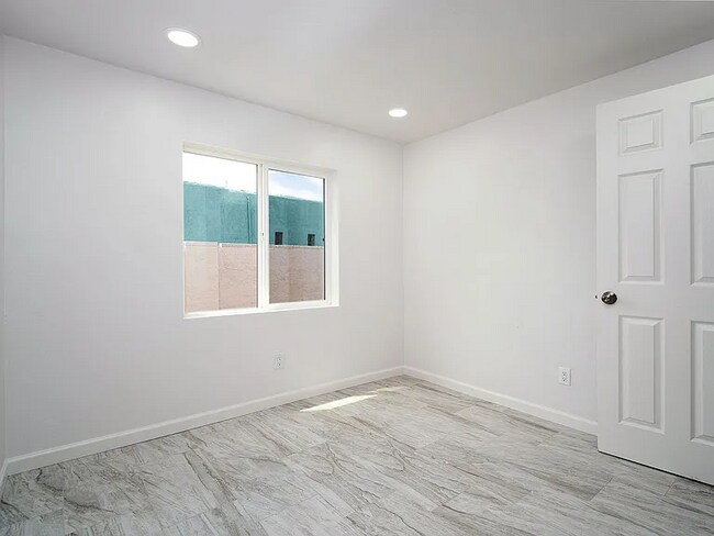 Foto del edificio - 1017 E West Cir Dr