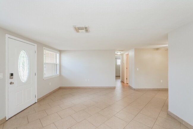 Foto del edificio - 6024 Boxwood Dr