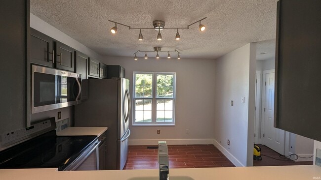 Building Photo - 432 E Laurelwood Dr