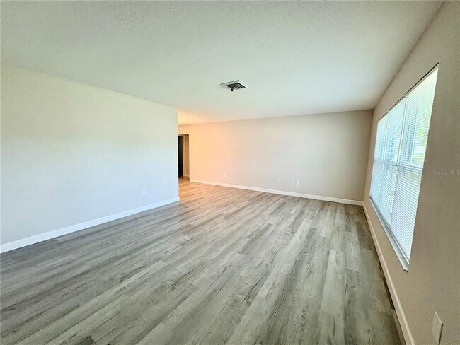 Building Photo - 3126 Shamrock Dr