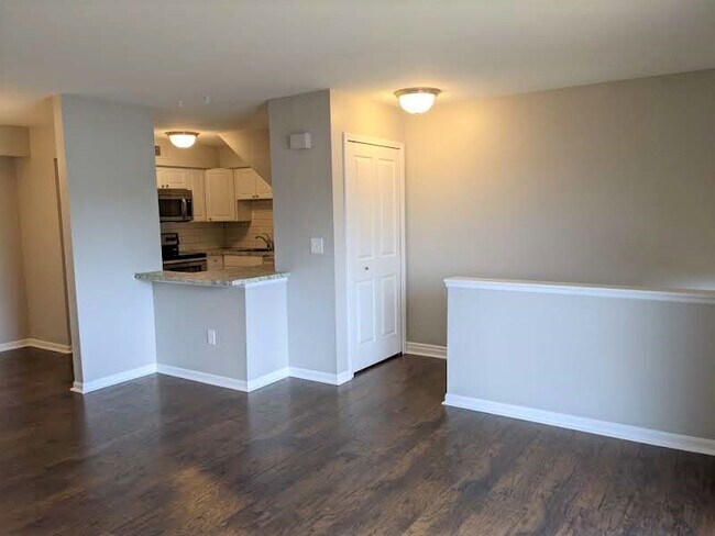 Foto del edificio - 241 Pinewood Cir