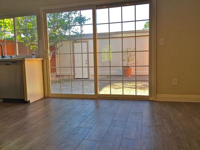 Building Photo - NEW! 3BD/2.5BA Townhome Available in Carls...
