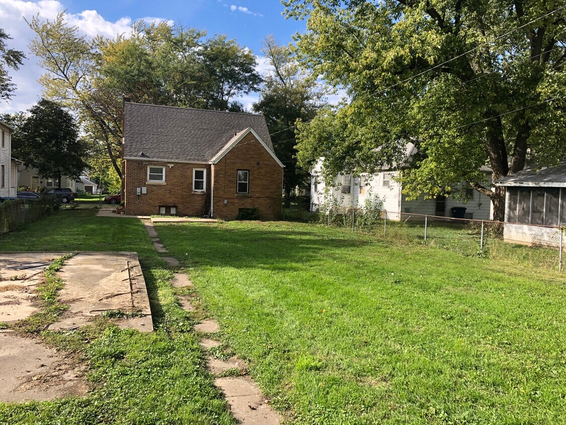 Primary Photo - 568 S Osborn Ave