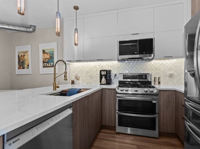 Foto del edificio - 1645 W School St