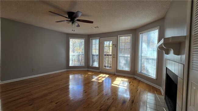 Foto del edificio - 1313 Red Deer Way