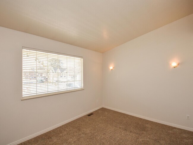 Building Photo - 154 S 460 E