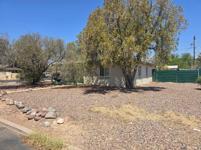 Foto principal - 3301 E 24th St