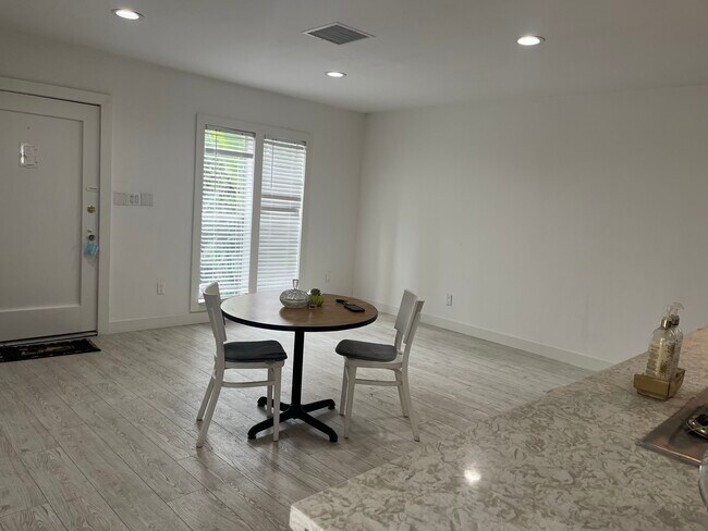 Building Photo - 1434 Hauser Blvd