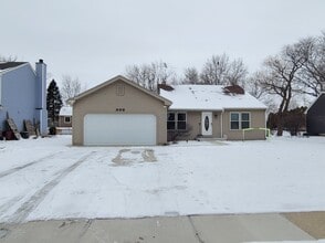 Building Photo - 996 Hawthorne Dr