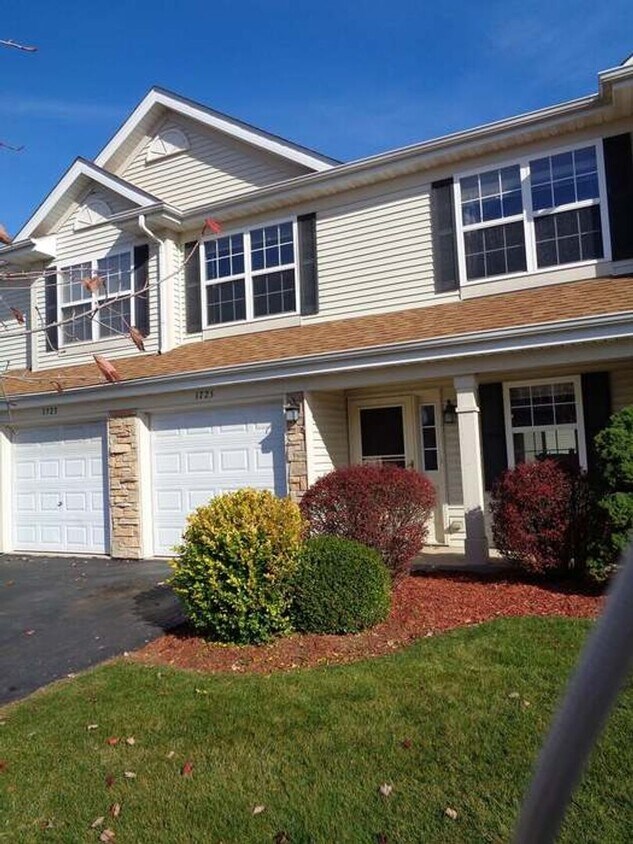 Primary Photo - 1725 W Chrysler Dr