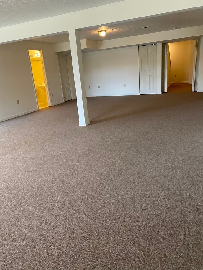 Building Photo - 1100 Arrowhead Dr