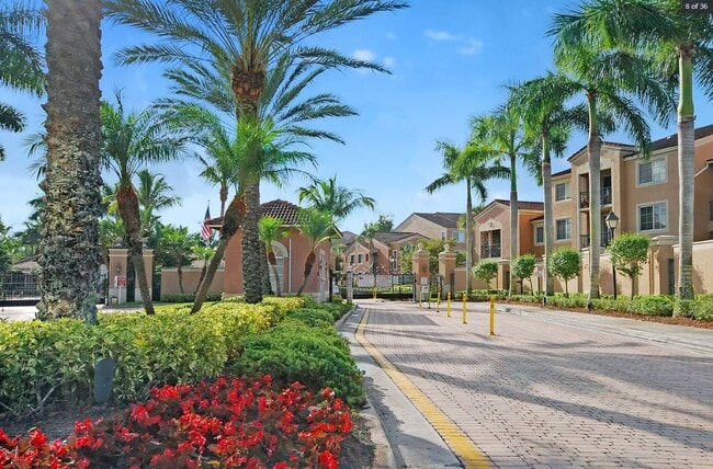 Building Photo - 8010 N Nob Hill Rd