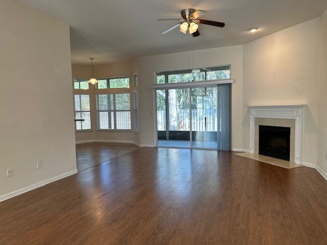 Building Photo - Large 3BD/2BA |Quiet Setting | Fenced Yar ...